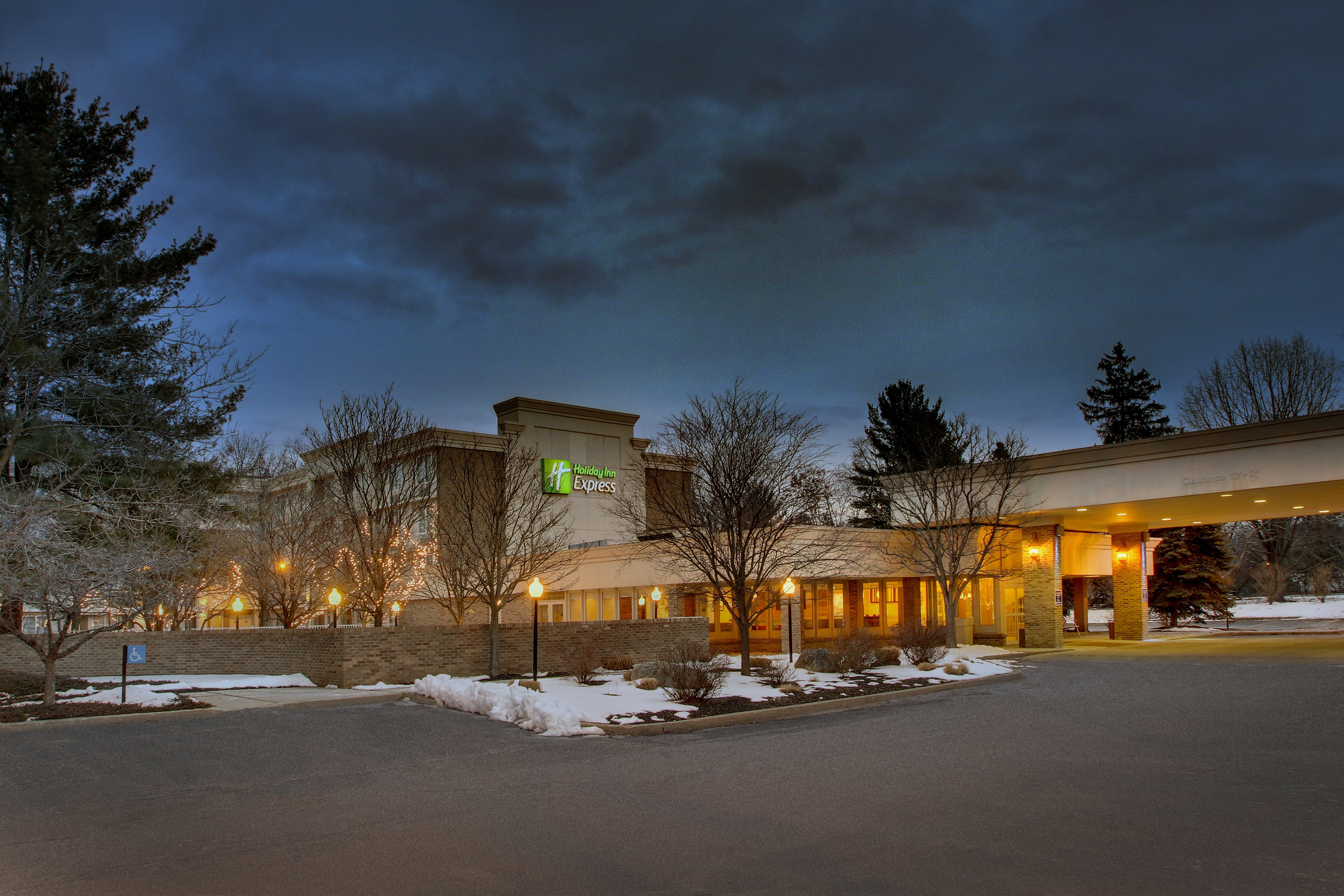 Holiday Inn Express Poughkeepsie By Ihg Экстерьер фото