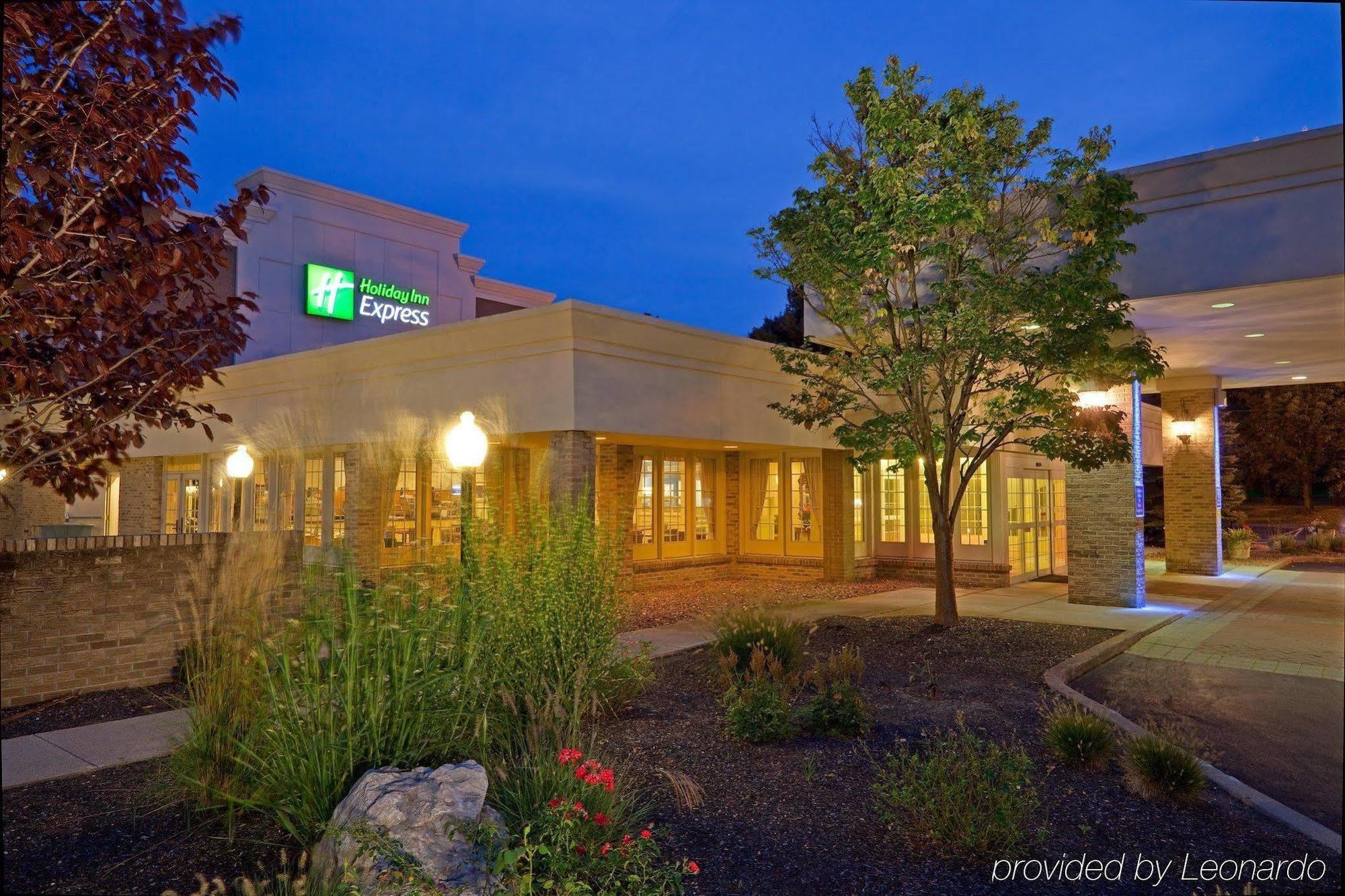 Holiday Inn Express Poughkeepsie By Ihg Экстерьер фото
